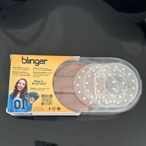 Hair Styling Tool with White and Brown Discs